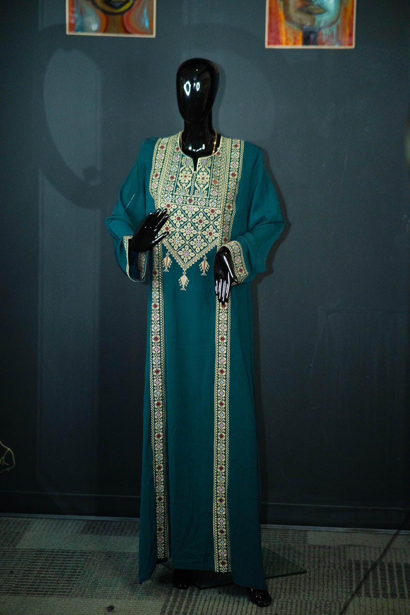 Silky 1 Piece Abaya w/ Intricate Pattern