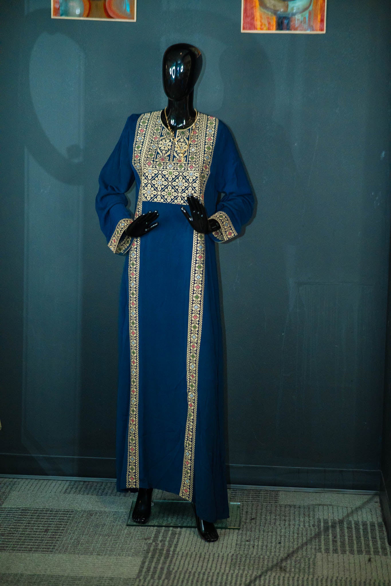 Silky 1 Piece Abaya w/ Intricate Pattern