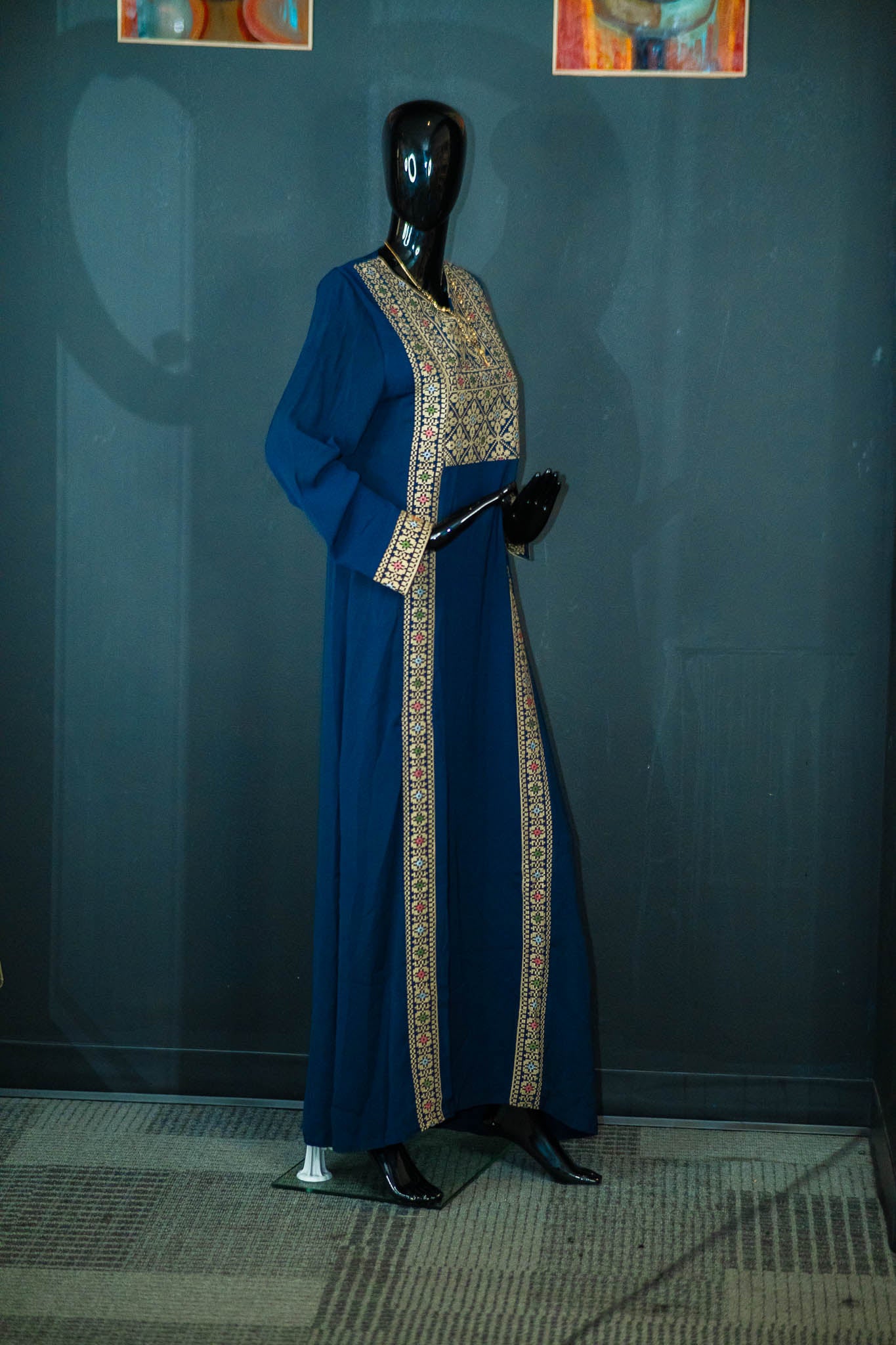 Silky 1 Piece Abaya w/ Intricate Pattern