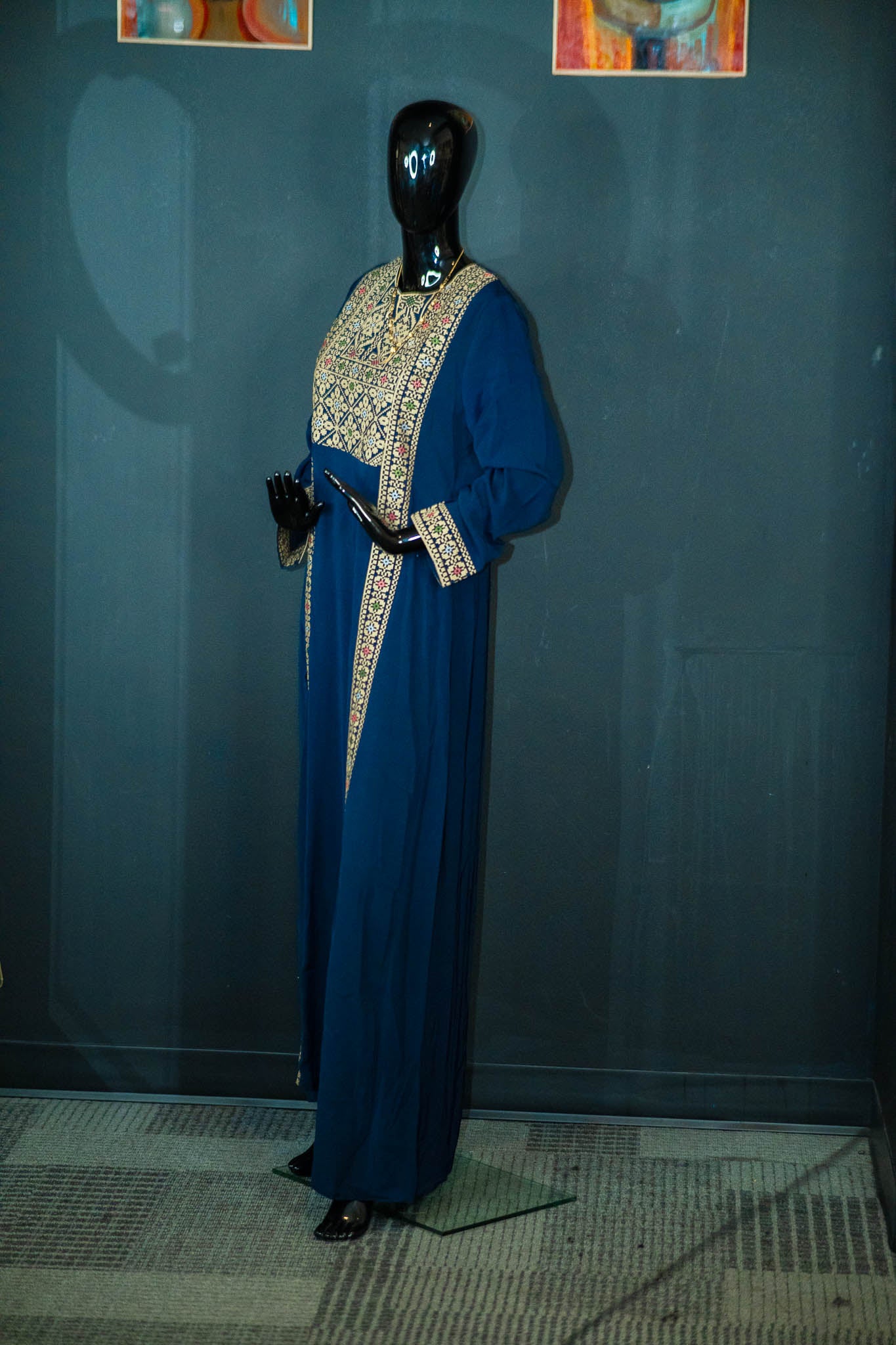 Silky 1 Piece Abaya w/ Intricate Pattern